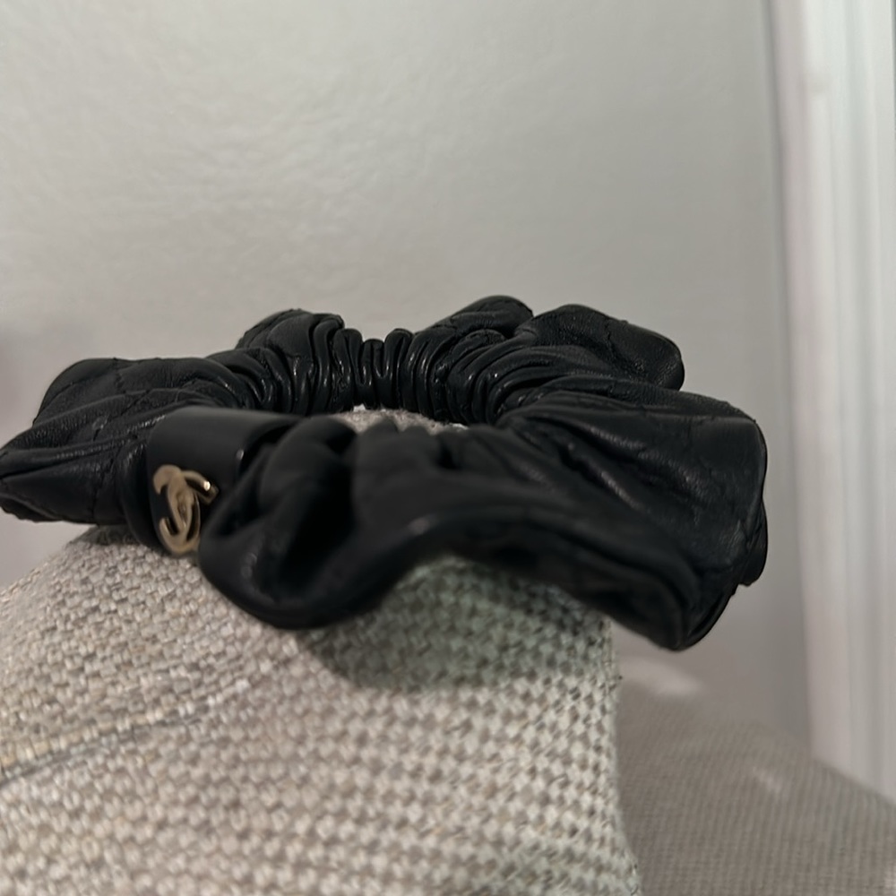 Chanel scrunchie hair accessorie